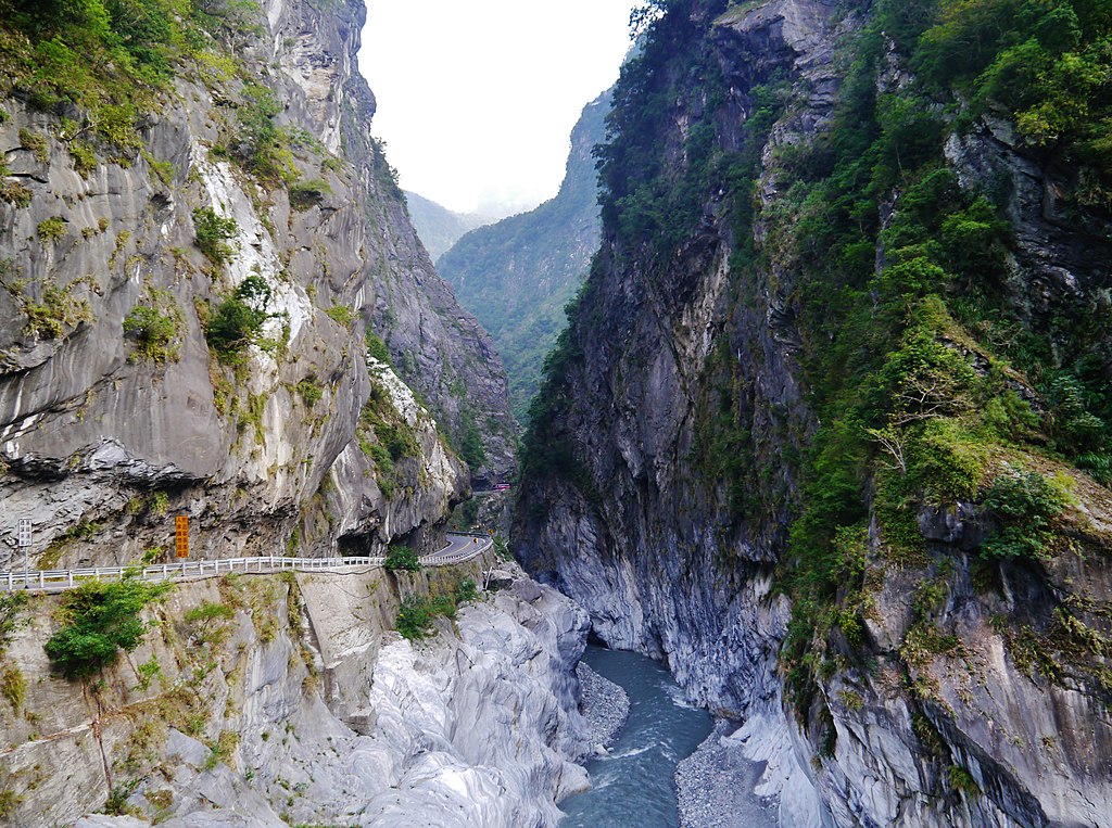 Taroko Gorge with the overhanging cliffs