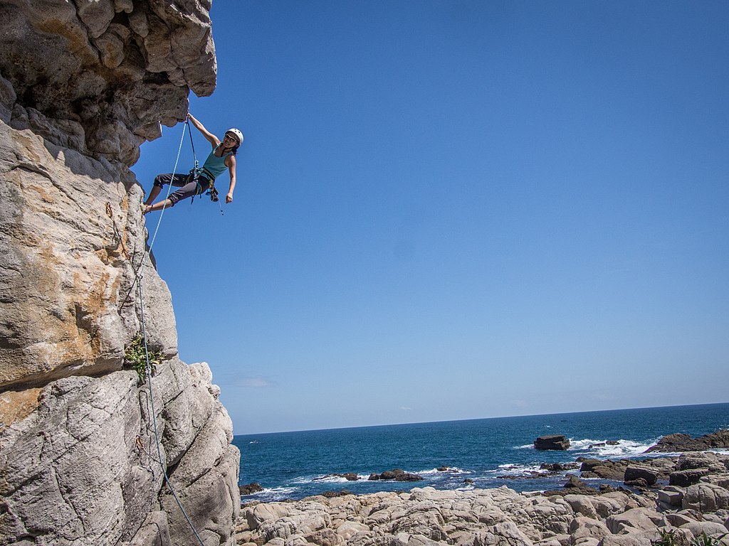 Making new climbing friends at Long Dong Taiwan after dropping in